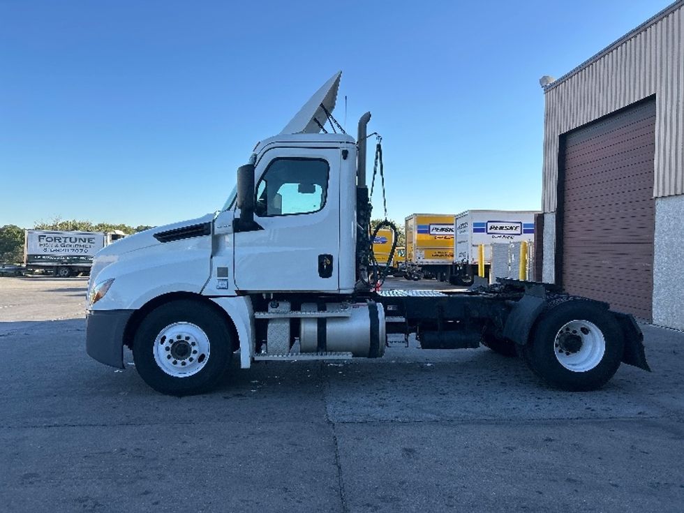 Day Cab Tractor-Heavy Duty Tractors-Freightliner-2020-T12642ST-Omaha-NE-385,558\n\t\tmiles-$ 33,250 - Image 4