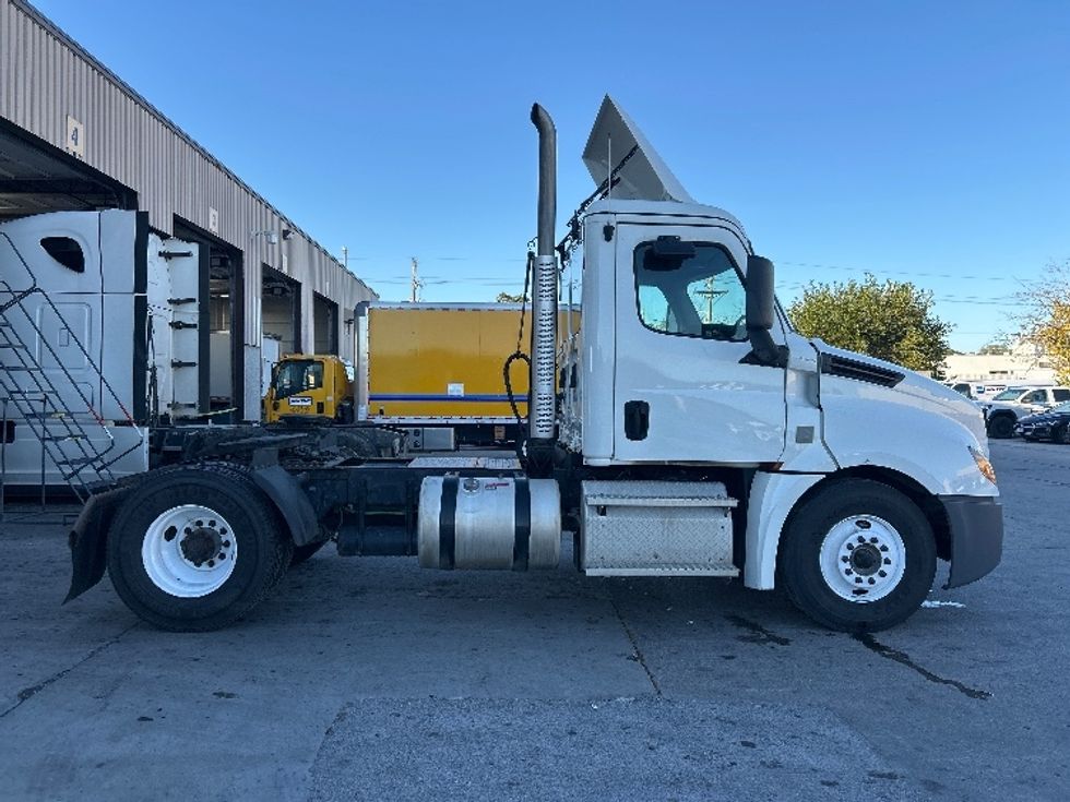 Day Cab Tractor-Heavy Duty Tractors-Freightliner-2020-T12642ST-Omaha-NE-385,558\n\t\tmiles-$ 33,250 - Image 8