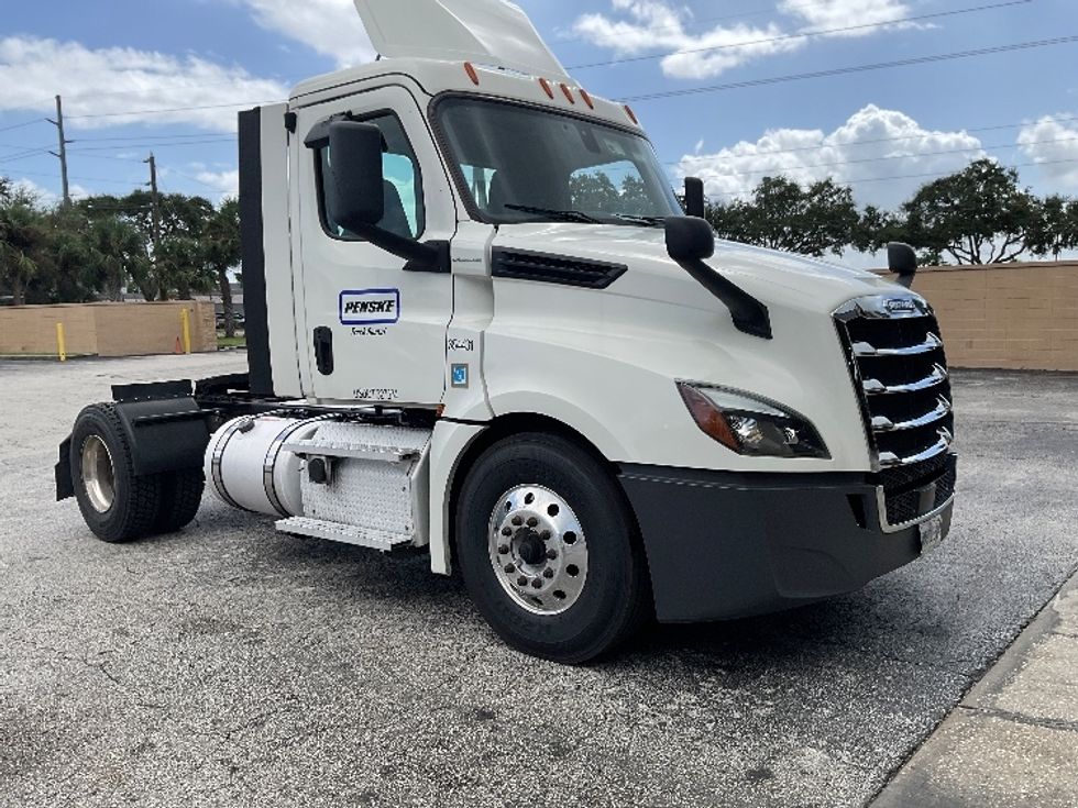 Day Cab Tractor-Heavy Duty Tractors-Freightliner-2020-T12642ST-Orlando-FL-450,035\n\t\tmiles-$ 40,000 - Image 1