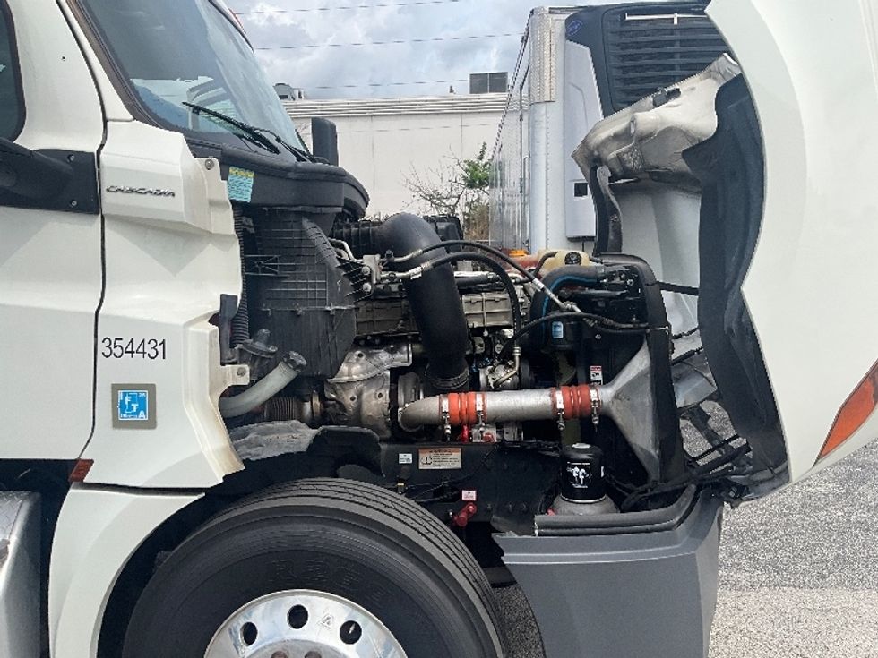 Day Cab Tractor-Heavy Duty Tractors-Freightliner-2020-T12642ST-Orlando-FL-450,035\n\t\tmiles-$ 40,000 - Image 16