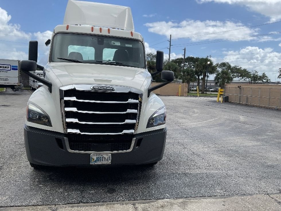 Day Cab Tractor-Heavy Duty Tractors-Freightliner-2020-T12642ST-Orlando-FL-450,035\n\t\tmiles-$ 40,000 - Image 2