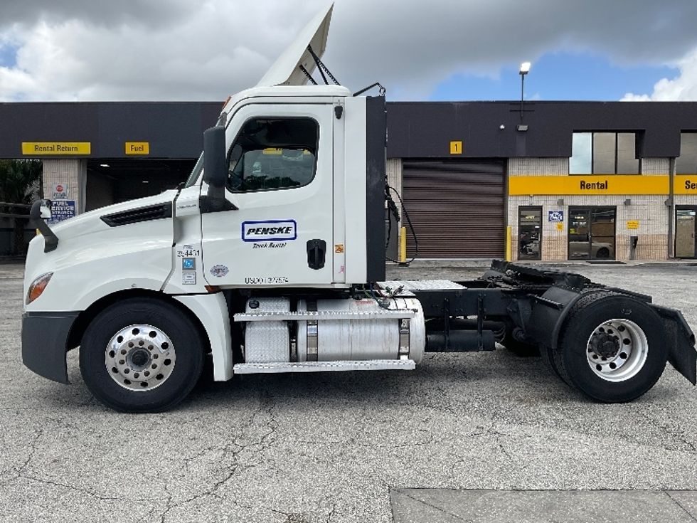 Day Cab Tractor-Heavy Duty Tractors-Freightliner-2020-T12642ST-Orlando-FL-450,035\n\t\tmiles-$ 40,000 - Image 4