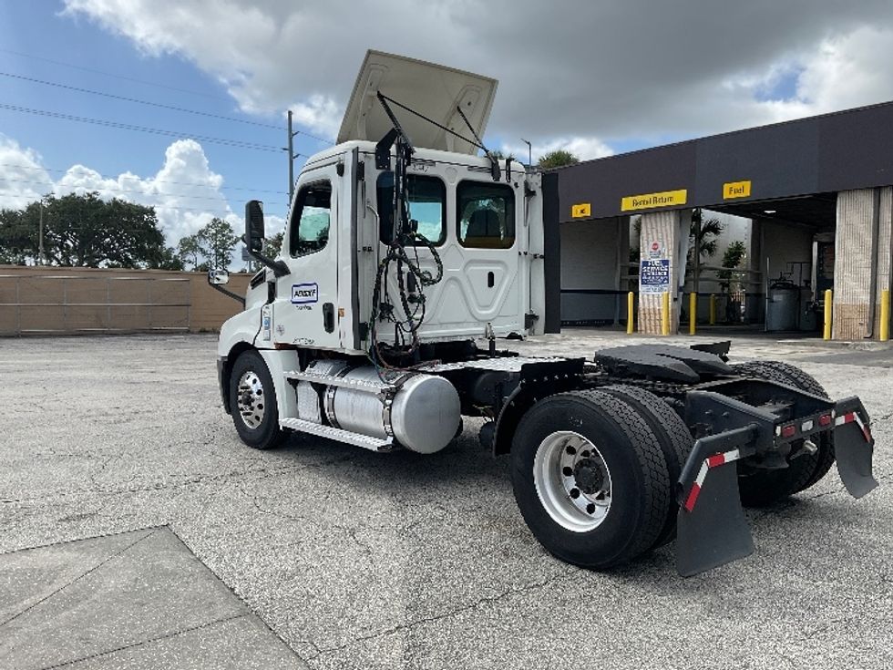 Day Cab Tractor-Heavy Duty Tractors-Freightliner-2020-T12642ST-Orlando-FL-450,035\n\t\tmiles-$ 40,000 - Image 5