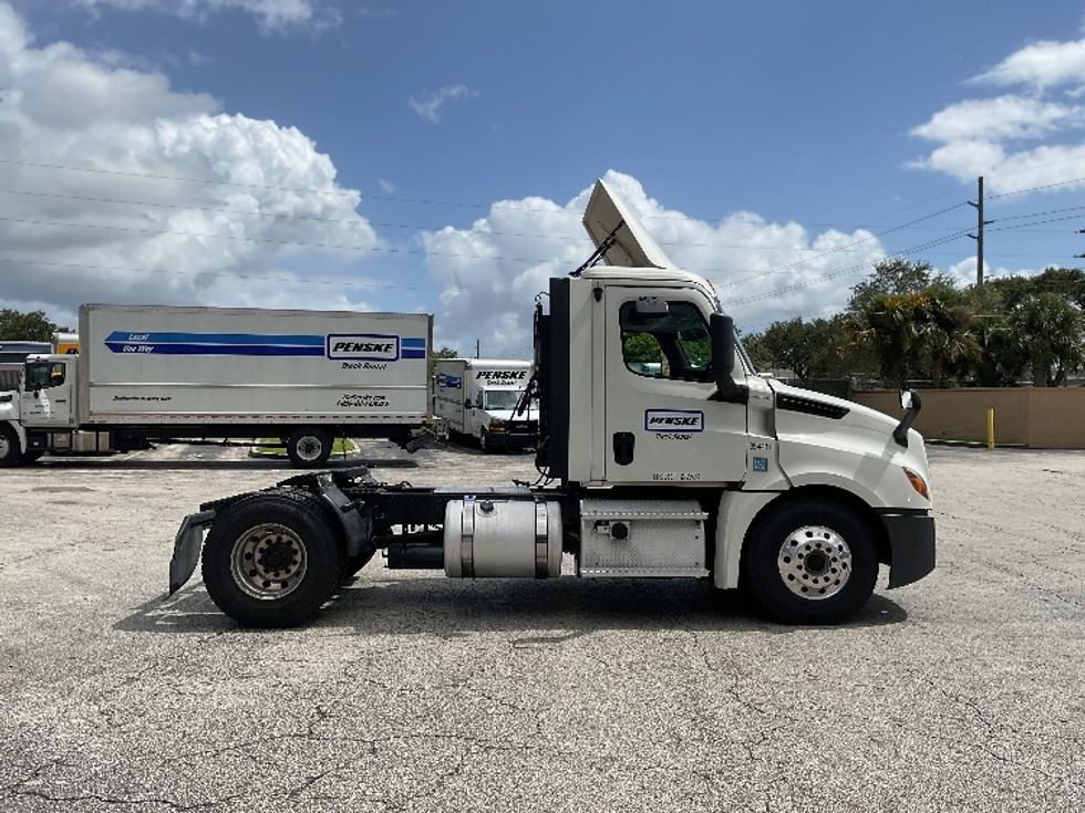 Day Cab Tractor-Heavy Duty Tractors-Freightliner-2020-T12642ST-Orlando-FL-450,035\n\t\tmiles-$ 40,000 - Image 8