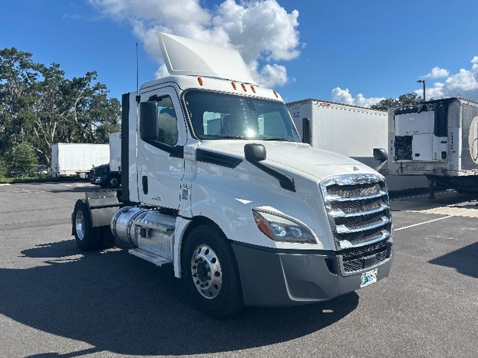 Day Cab Tractor-Heavy Duty Tractors-Freightliner-2020-T12642ST-Orlando-FL-645,497\n\t\tmiles-$ 25,500 - Image 1