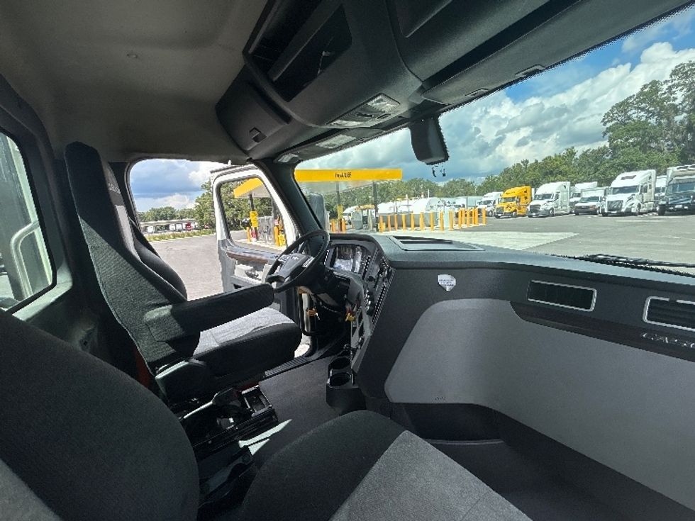 Day Cab Tractor-Heavy Duty Tractors-Freightliner-2020-T12642ST-Orlando-FL-645,497\n\t\tmiles-$ 25,500 - Image 14