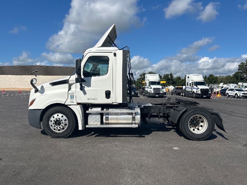 Day Cab Tractor-Heavy Duty Tractors-Freightliner-2020-T12642ST-Orlando-FL-645,497\n\t\tmiles-$ 25,500 - Image 4