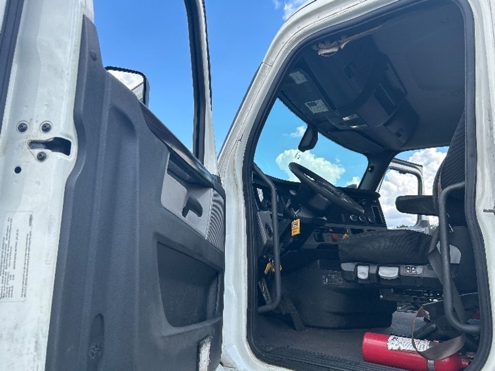 Day Cab Tractor-Heavy Duty Tractors-Freightliner-2020-T12642ST-Orlando-FL-645,497\n\t\tmiles-$ 25,500 - Image 9