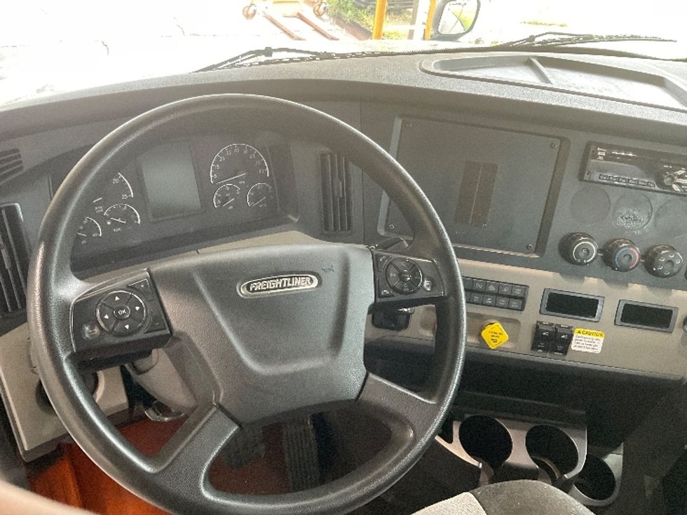 Day Cab Tractor-Heavy Duty Tractors-Freightliner-2020-T12642ST-Panama City-FL-137,515\n\t\tmiles-$ 58,750 - Image 11