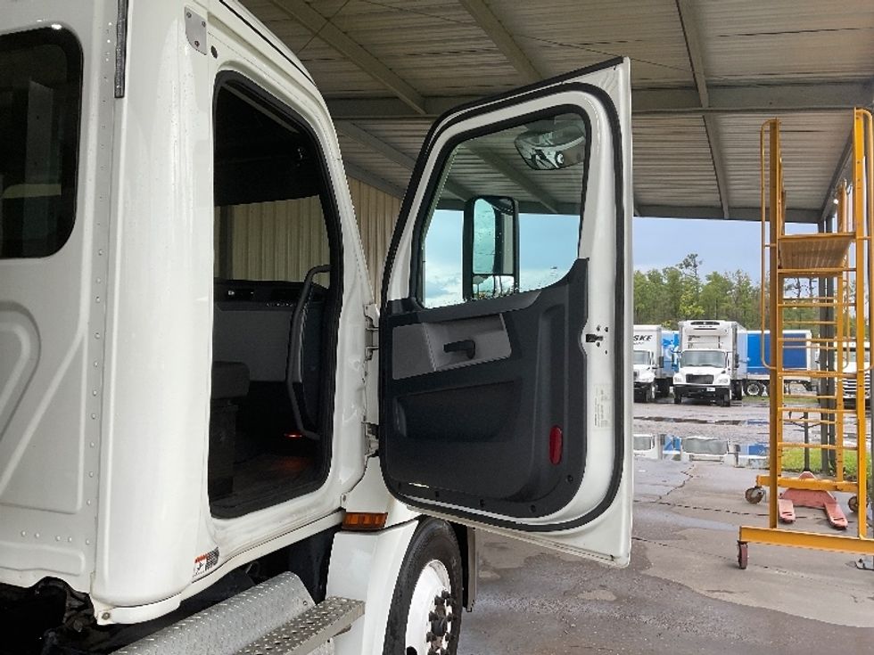 Day Cab Tractor-Heavy Duty Tractors-Freightliner-2020-T12642ST-Panama City-FL-137,515\n\t\tmiles-$ 58,750 - Image 12