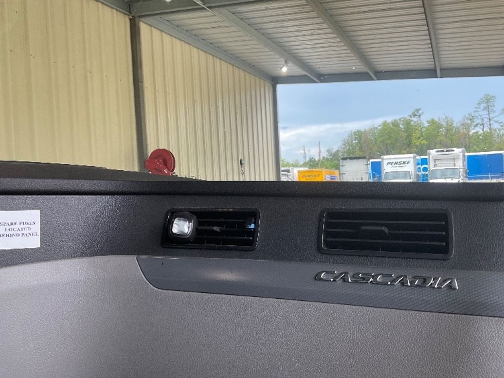 Day Cab Tractor-Heavy Duty Tractors-Freightliner-2020-T12642ST-Panama City-FL-137,515\n\t\tmiles-$ 58,750 - Image 13