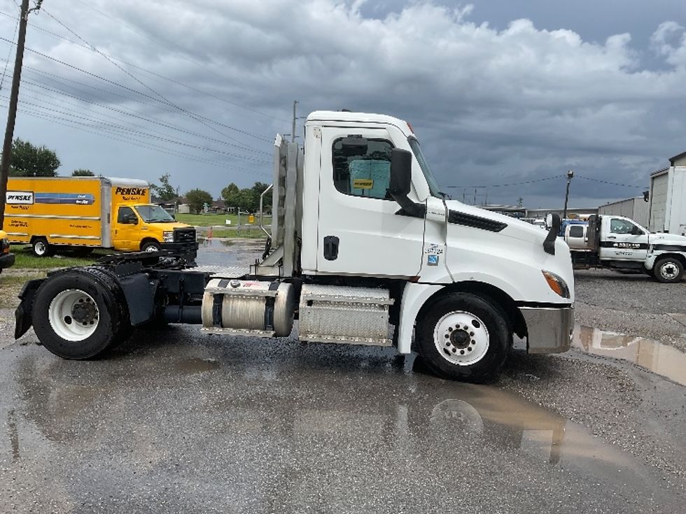 Day Cab Tractor-Heavy Duty Tractors-Freightliner-2020-T12642ST-Panama City-FL-137,515\n\t\tmiles-$ 58,750 - Image 8