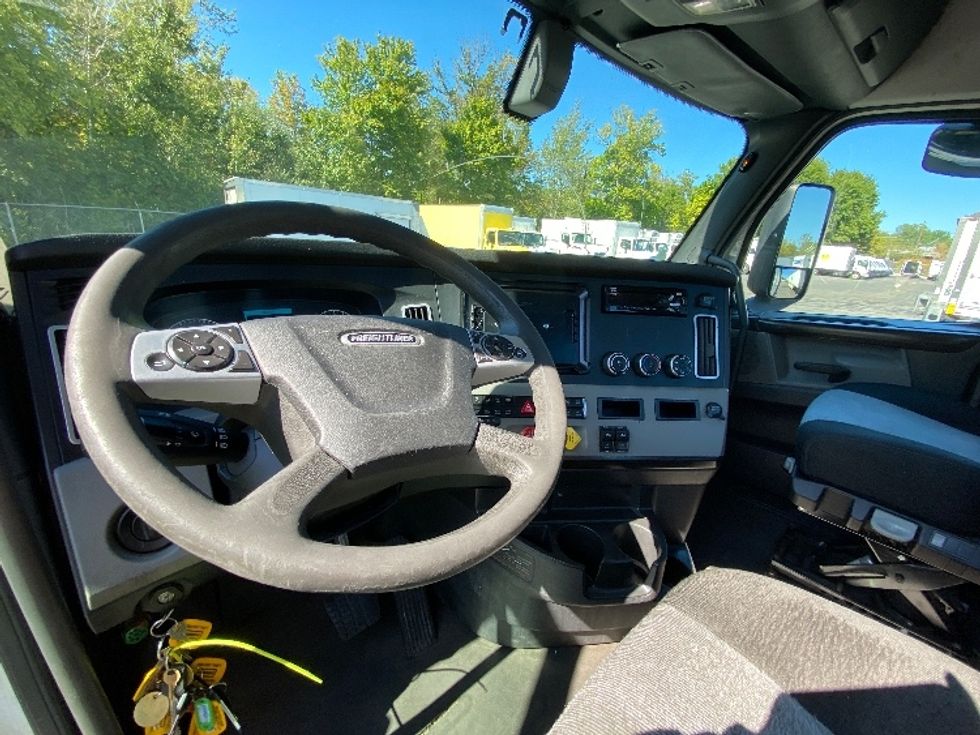 Day Cab Tractor-Heavy Duty Tractors-Freightliner-2020-T12642ST-Parsippany-NJ-316,209\n\t\tmiles-$ 41,500 - Image 11