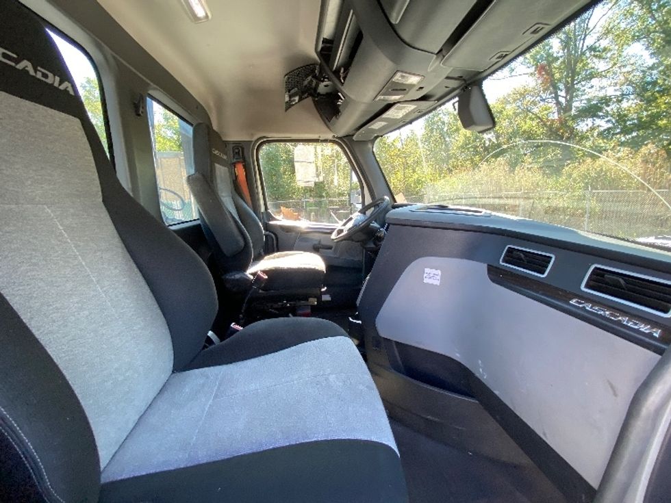 Day Cab Tractor-Heavy Duty Tractors-Freightliner-2020-T12642ST-Parsippany-NJ-316,209\n\t\tmiles-$ 41,500 - Image 14