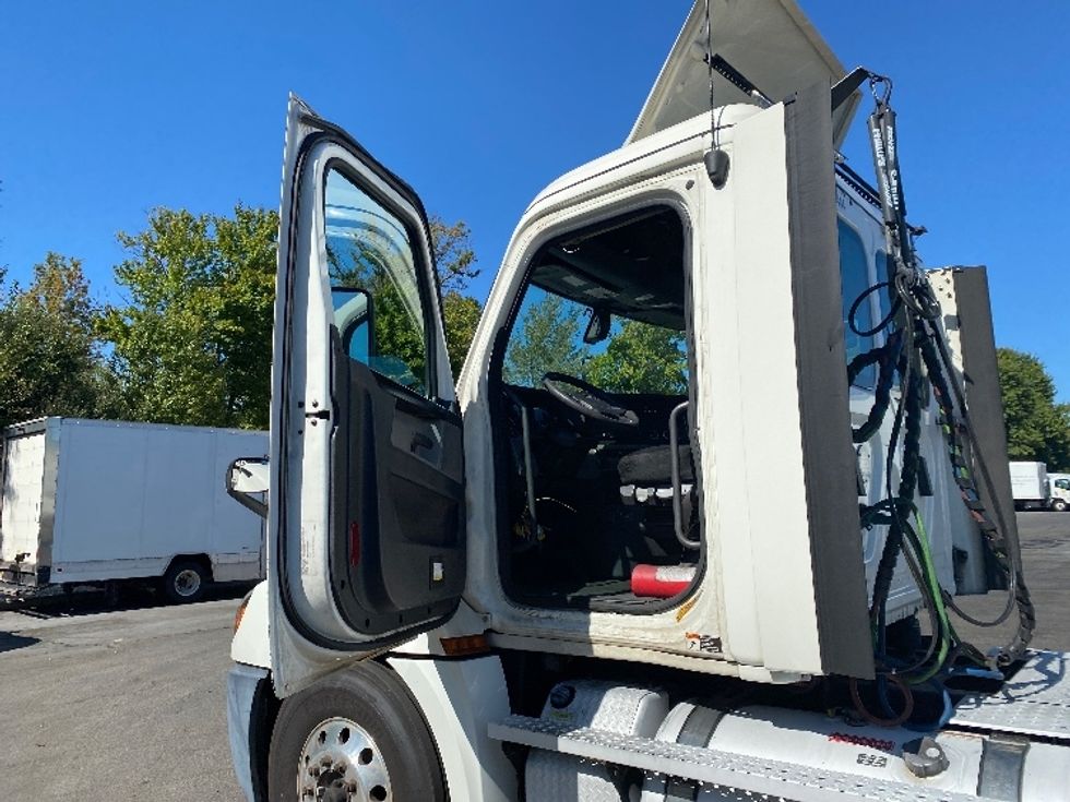 Day Cab Tractor-Heavy Duty Tractors-Freightliner-2020-T12642ST-Parsippany-NJ-316,209\n\t\tmiles-$ 41,500 - Image 9