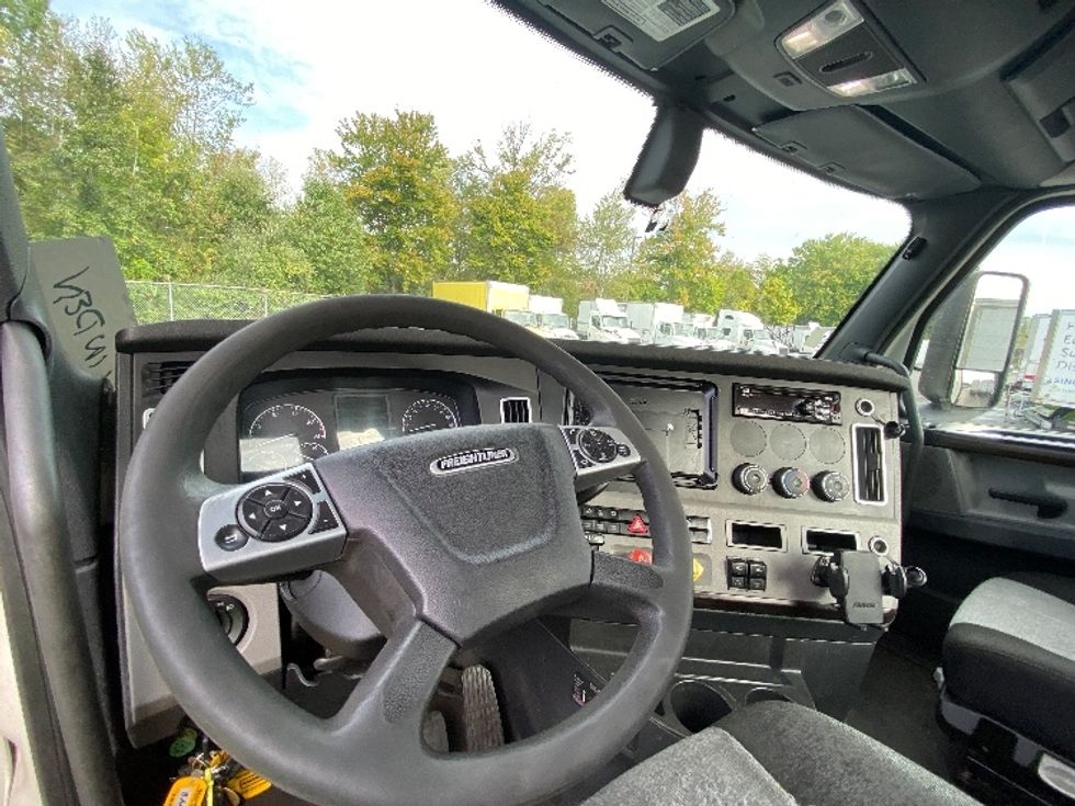 Day Cab Tractor-Heavy Duty Tractors-Freightliner-2020-T12642ST-Parsippany-NJ-387,943\n\t\tmiles-$ 38,250 - Image 11