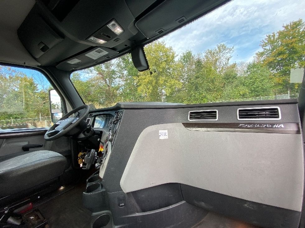 Day Cab Tractor-Heavy Duty Tractors-Freightliner-2020-T12642ST-Parsippany-NJ-387,943\n\t\tmiles-$ 38,250 - Image 13