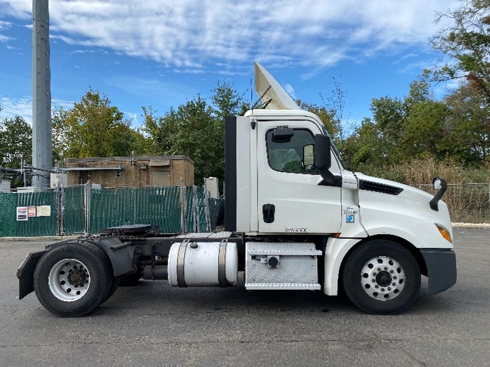 Day Cab Tractor-Heavy Duty Tractors-Freightliner-2020-T12642ST-Parsippany-NJ-387,943\n\t\tmiles-$ 38,250 - Image 8