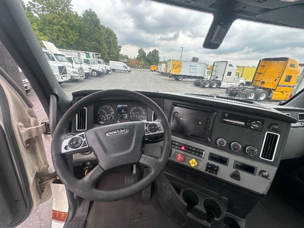 Day Cab Tractor-Heavy Duty Tractors-Freightliner-2020-T12642ST-Parsippany-NJ-390,227\n\t\tmiles-$ 38,000 - Image 10