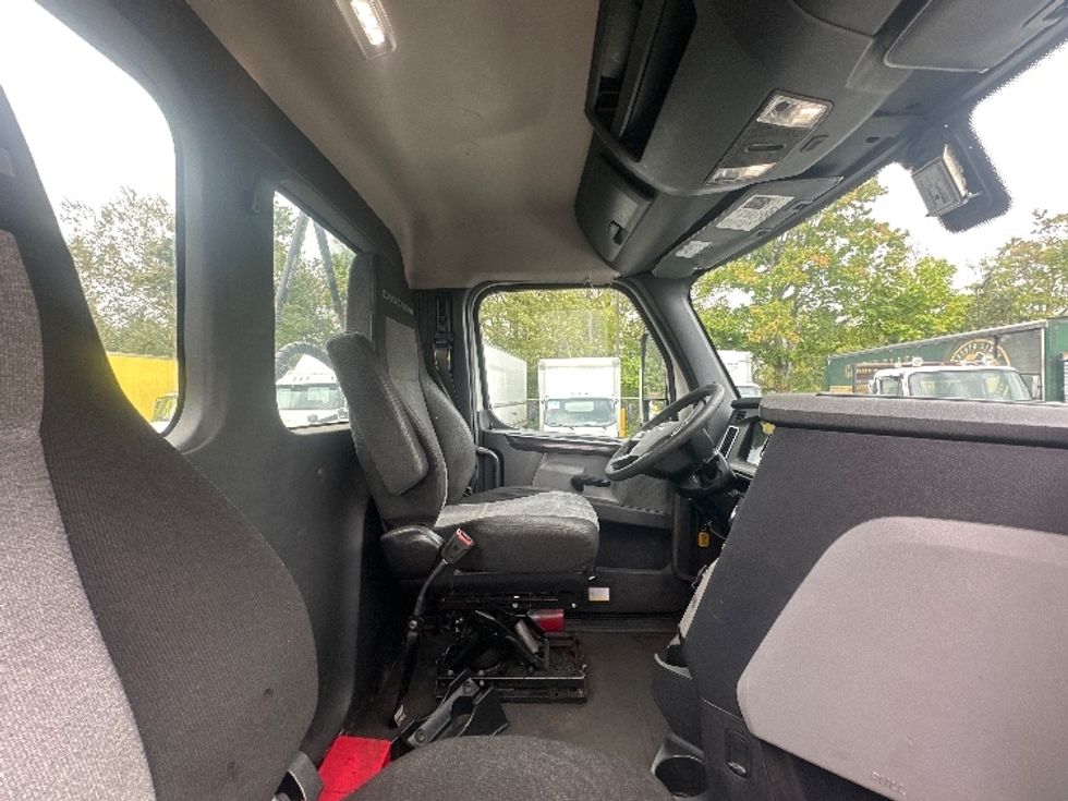 Day Cab Tractor-Heavy Duty Tractors-Freightliner-2020-T12642ST-Parsippany-NJ-390,227\n\t\tmiles-$ 38,000 - Image 14