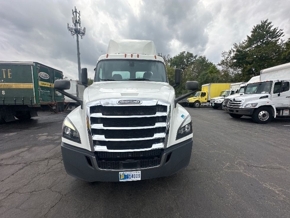 Day Cab Tractor-Heavy Duty Tractors-Freightliner-2020-T12642ST-Parsippany-NJ-390,227\n\t\tmiles-$ 38,000 - Image 2