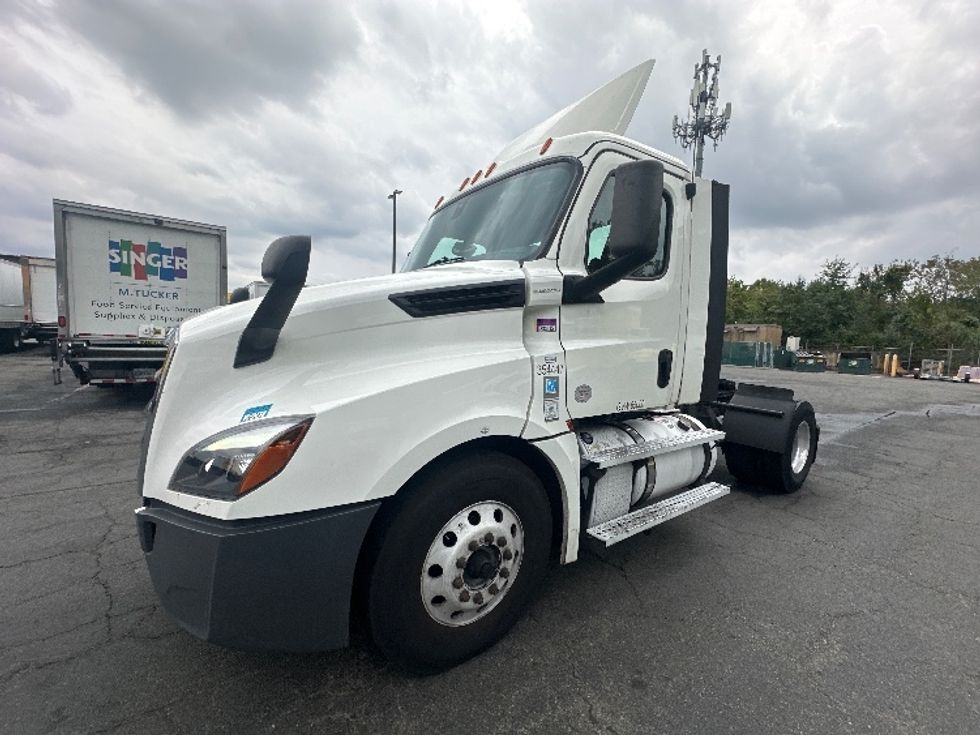 Day Cab Tractor-Heavy Duty Tractors-Freightliner-2020-T12642ST-Parsippany-NJ-390,227\n\t\tmiles-$ 38,000 - Image 3