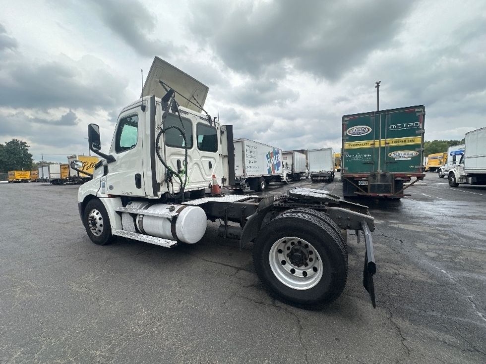 Day Cab Tractor-Heavy Duty Tractors-Freightliner-2020-T12642ST-Parsippany-NJ-390,227\n\t\tmiles-$ 38,000 - Image 5