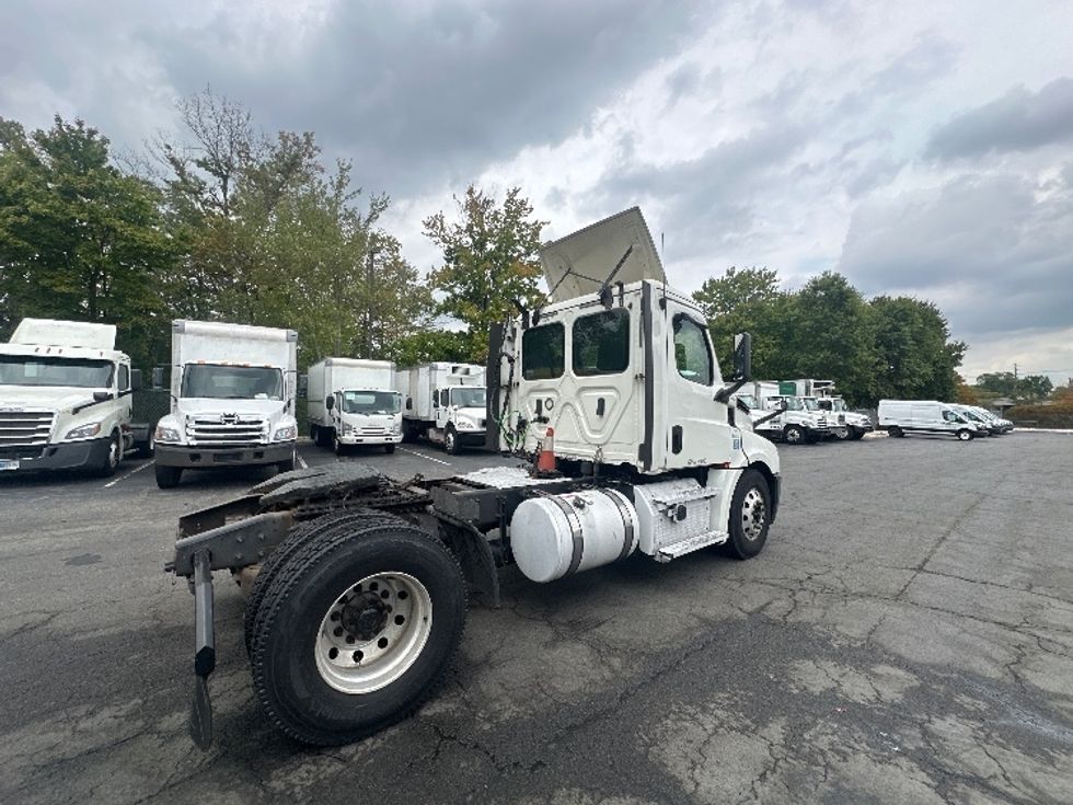 Day Cab Tractor-Heavy Duty Tractors-Freightliner-2020-T12642ST-Parsippany-NJ-390,227\n\t\tmiles-$ 38,000 - Image 7