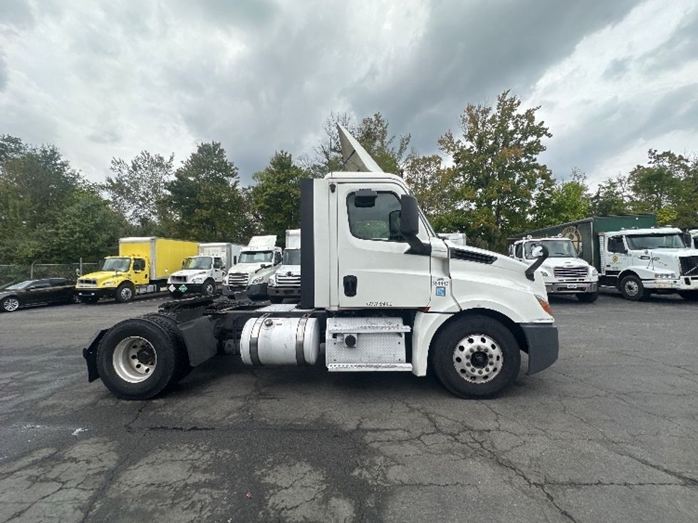 Day Cab Tractor-Heavy Duty Tractors-Freightliner-2020-T12642ST-Parsippany-NJ-390,227\n\t\tmiles-$ 38,000 - Image 8