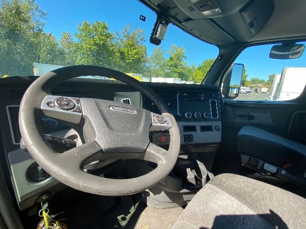Day Cab Tractor-Heavy Duty Tractors-Freightliner-2020-T12642ST-Parsippany-NJ-391,297\n\t\tmiles-$ 38,000 - Image 11