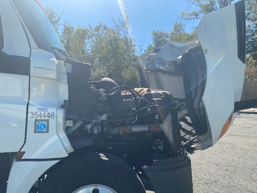 Day Cab Tractor-Heavy Duty Tractors-Freightliner-2020-T12642ST-Parsippany-NJ-391,297\n\t\tmiles-$ 38,000 - Image 15