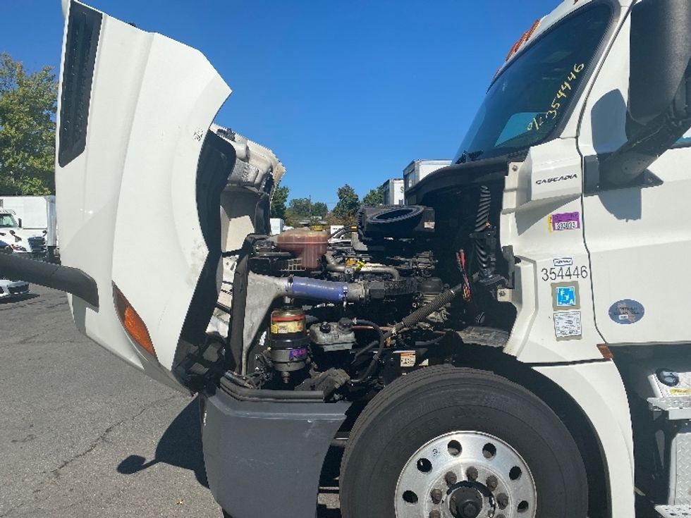 Day Cab Tractor-Heavy Duty Tractors-Freightliner-2020-T12642ST-Parsippany-NJ-391,297\n\t\tmiles-$ 38,000 - Image 16