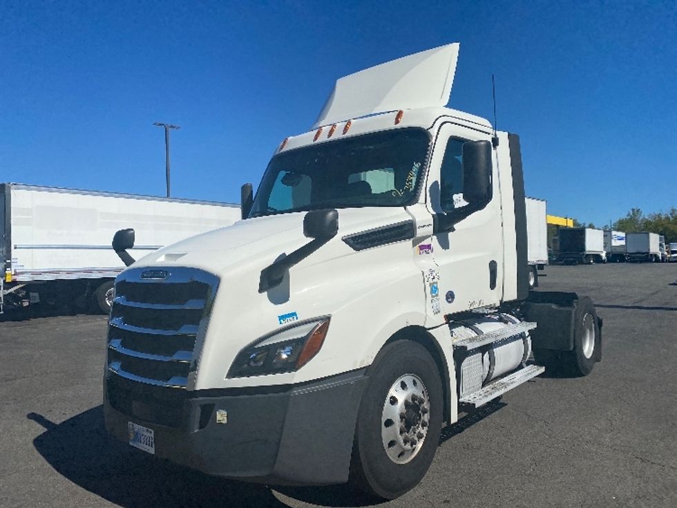 Day Cab Tractor-Heavy Duty Tractors-Freightliner-2020-T12642ST-Parsippany-NJ-391,297\n\t\tmiles-$ 38,000 - Image 3