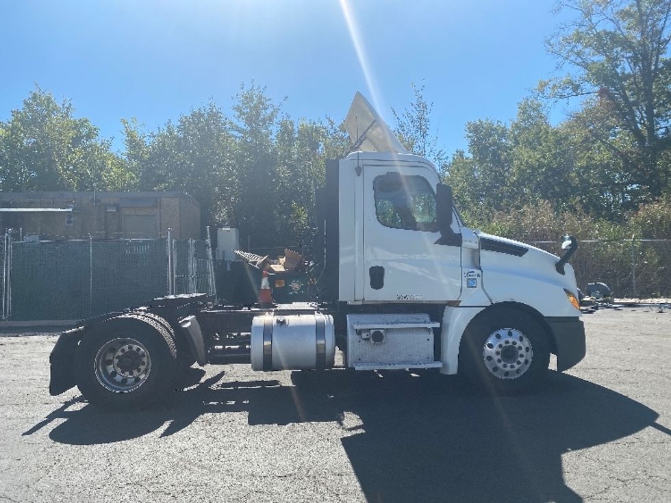Day Cab Tractor-Heavy Duty Tractors-Freightliner-2020-T12642ST-Parsippany-NJ-391,297\n\t\tmiles-$ 38,000 - Image 8