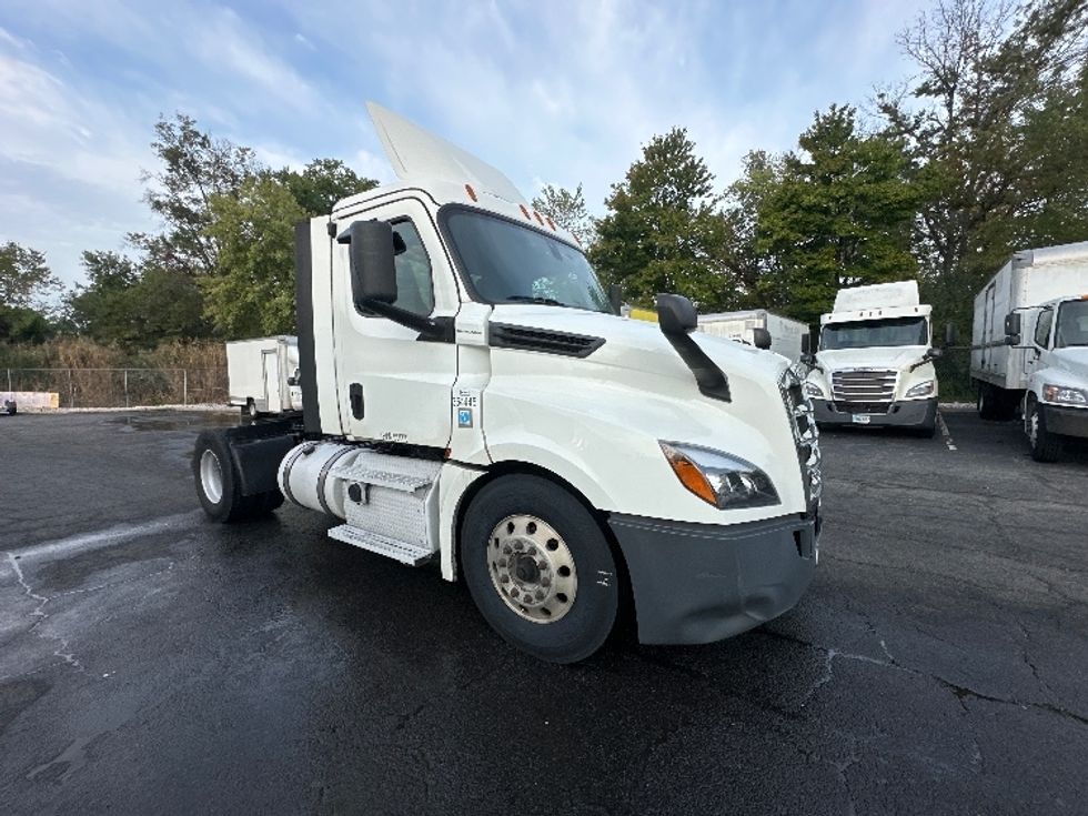 Day Cab Tractor-Heavy Duty Tractors-Freightliner-2020-T12642ST-Parsippany-NJ-499,398\n\t\tmiles-$ 31,500 - Image 1
