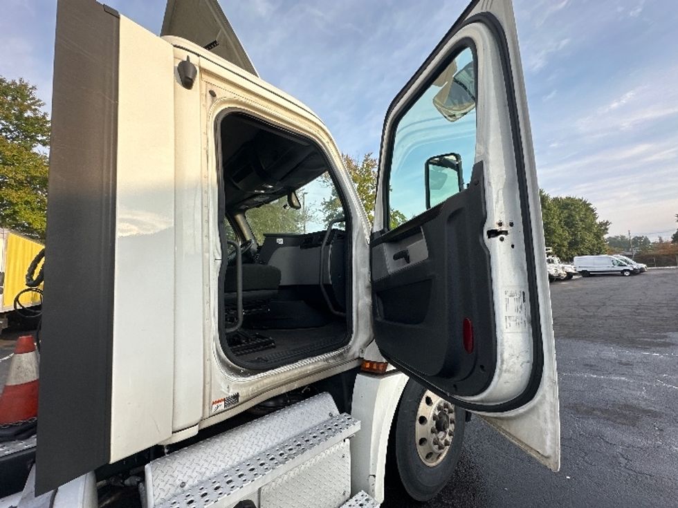 Day Cab Tractor-Heavy Duty Tractors-Freightliner-2020-T12642ST-Parsippany-NJ-499,398\n\t\tmiles-$ 31,500 - Image 11