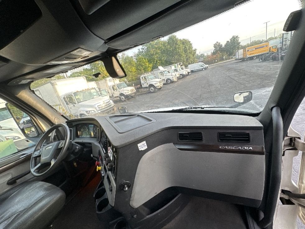 Day Cab Tractor-Heavy Duty Tractors-Freightliner-2020-T12642ST-Parsippany-NJ-499,398\n\t\tmiles-$ 31,500 - Image 12