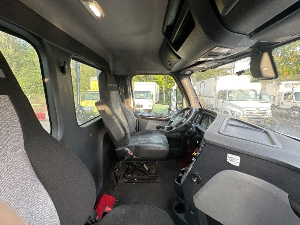 Day Cab Tractor-Heavy Duty Tractors-Freightliner-2020-T12642ST-Parsippany-NJ-499,398\n\t\tmiles-$ 31,500 - Image 13