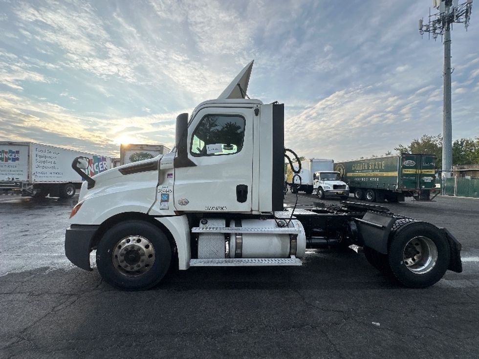 Day Cab Tractor-Heavy Duty Tractors-Freightliner-2020-T12642ST-Parsippany-NJ-499,398\n\t\tmiles-$ 31,500 - Image 4