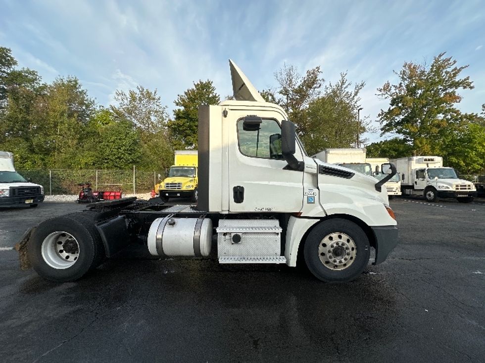 Day Cab Tractor-Heavy Duty Tractors-Freightliner-2020-T12642ST-Parsippany-NJ-499,398\n\t\tmiles-$ 31,500 - Image 8