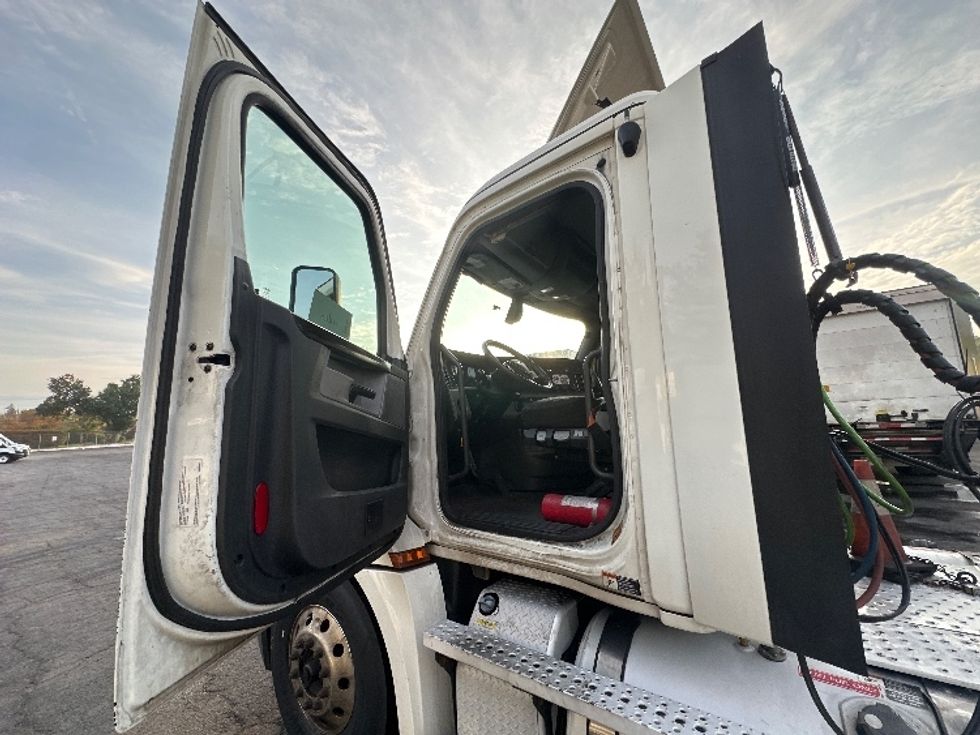 Day Cab Tractor-Heavy Duty Tractors-Freightliner-2020-T12642ST-Parsippany-NJ-499,398\n\t\tmiles-$ 31,500 - Image 9