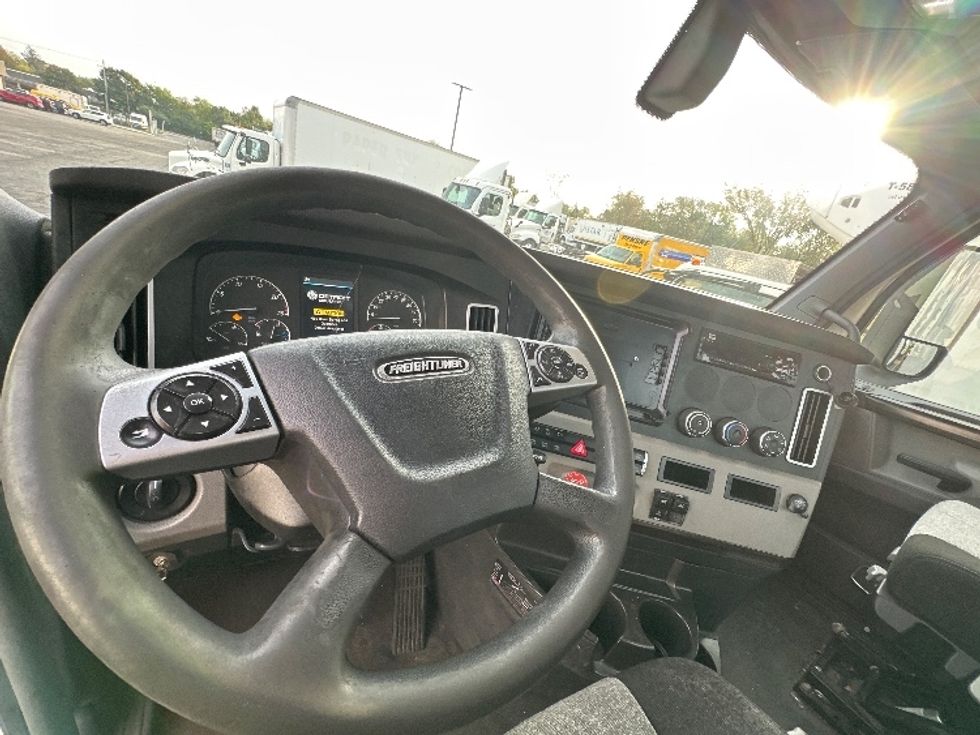 Day Cab Tractor-Heavy Duty Tractors-Freightliner-2020-T12642ST-Parsippany-NJ-516,533\n\t\tmiles-$ 30,250 - Image 10