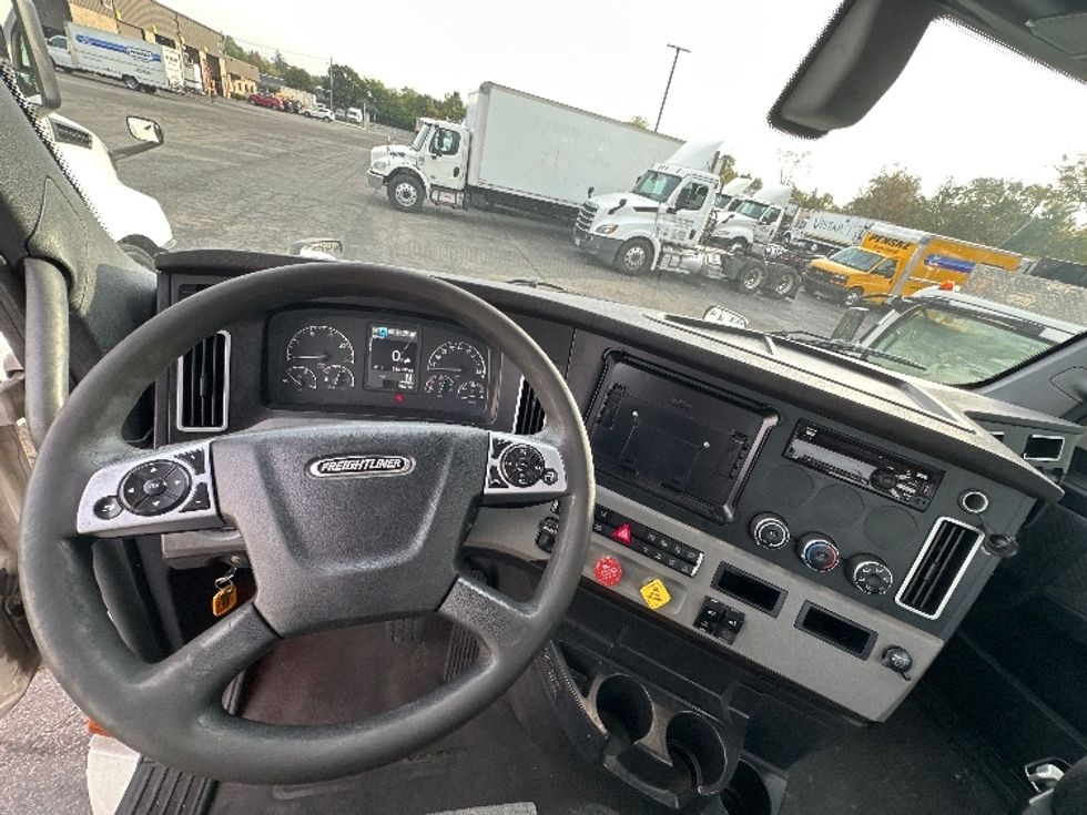 Day Cab Tractor-Heavy Duty Tractors-Freightliner-2020-T12642ST-Parsippany-NJ-516,533\n\t\tmiles-$ 30,250 - Image 11