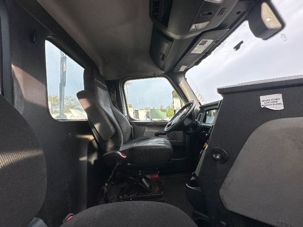 Day Cab Tractor-Heavy Duty Tractors-Freightliner-2020-T12642ST-Parsippany-NJ-516,533\n\t\tmiles-$ 30,250 - Image 14