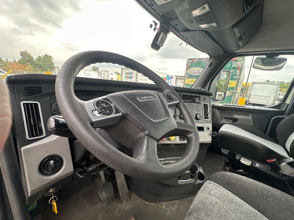 Day Cab Tractor-Heavy Duty Tractors-Freightliner-2020-T12642ST-Parsippany-NJ-517,231\n\t\tmiles-$ 30,250 - Image 10