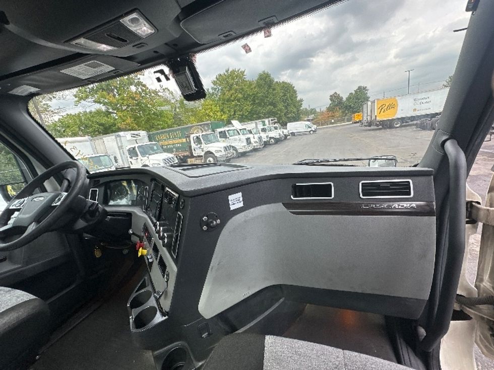 Day Cab Tractor-Heavy Duty Tractors-Freightliner-2020-T12642ST-Parsippany-NJ-517,231\n\t\tmiles-$ 30,250 - Image 13