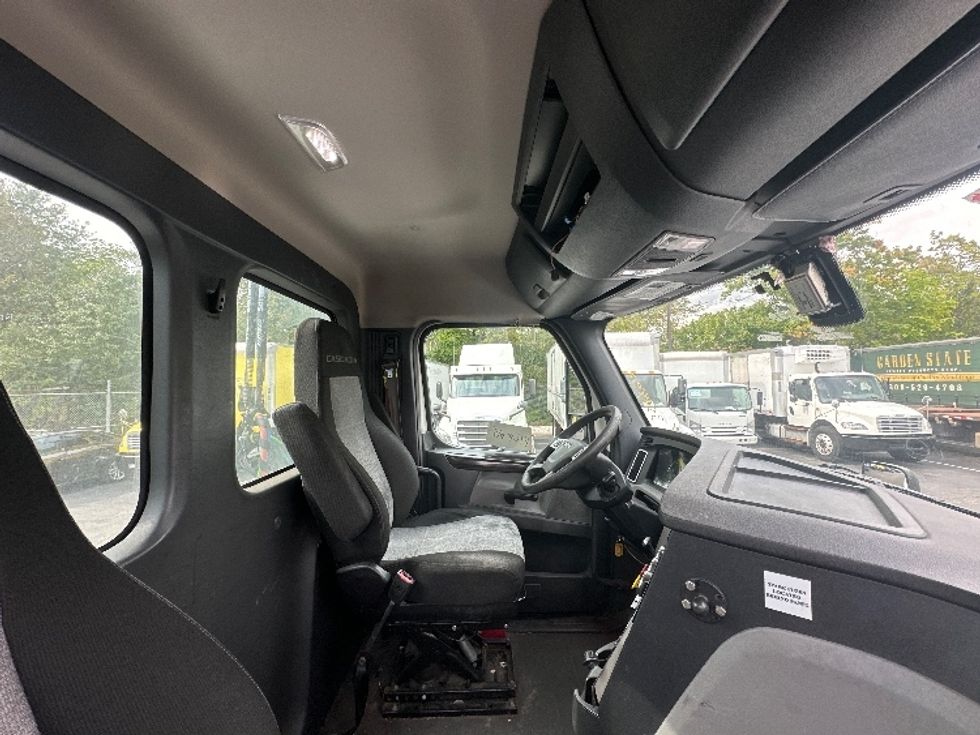 Day Cab Tractor-Heavy Duty Tractors-Freightliner-2020-T12642ST-Parsippany-NJ-517,231\n\t\tmiles-$ 30,250 - Image 14