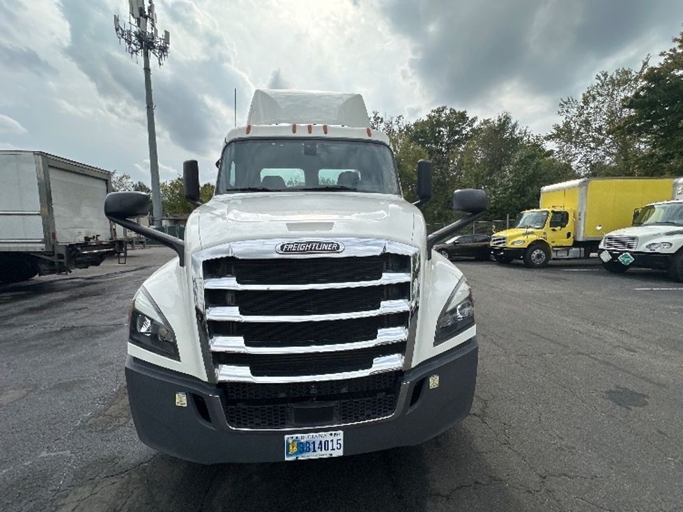 Day Cab Tractor-Heavy Duty Tractors-Freightliner-2020-T12642ST-Parsippany-NJ-517,231\n\t\tmiles-$ 30,250 - Image 2