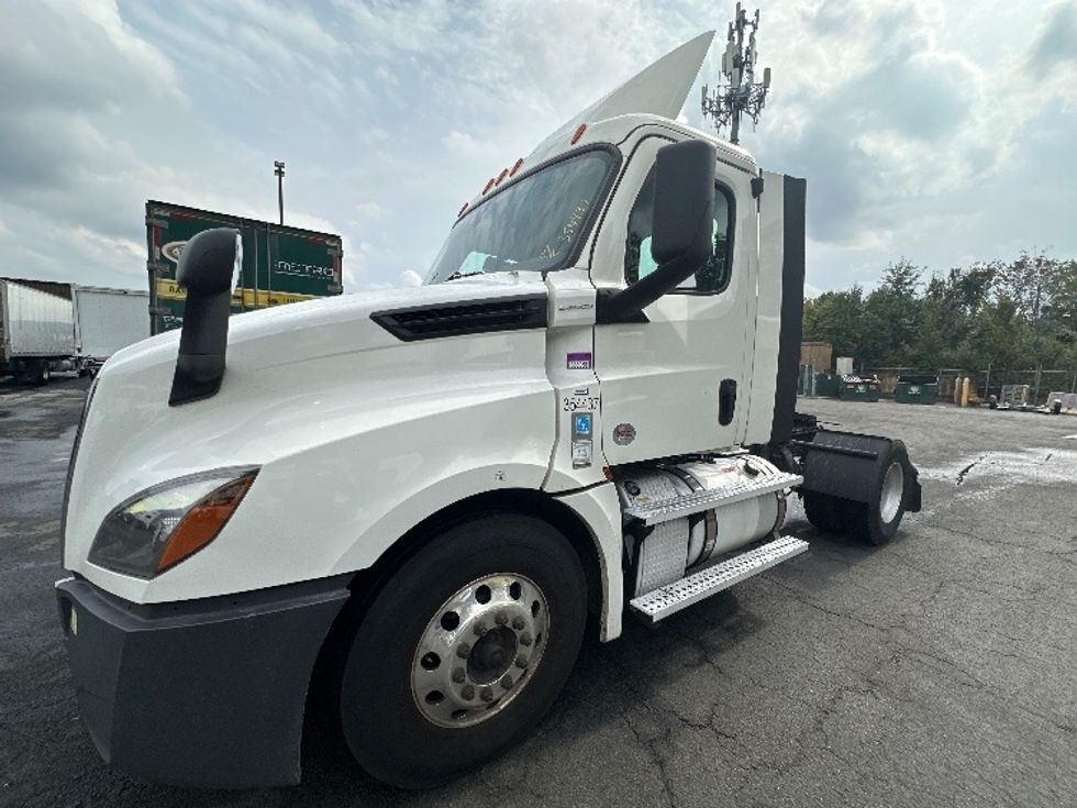 Day Cab Tractor-Heavy Duty Tractors-Freightliner-2020-T12642ST-Parsippany-NJ-517,231\n\t\tmiles-$ 30,250 - Image 3