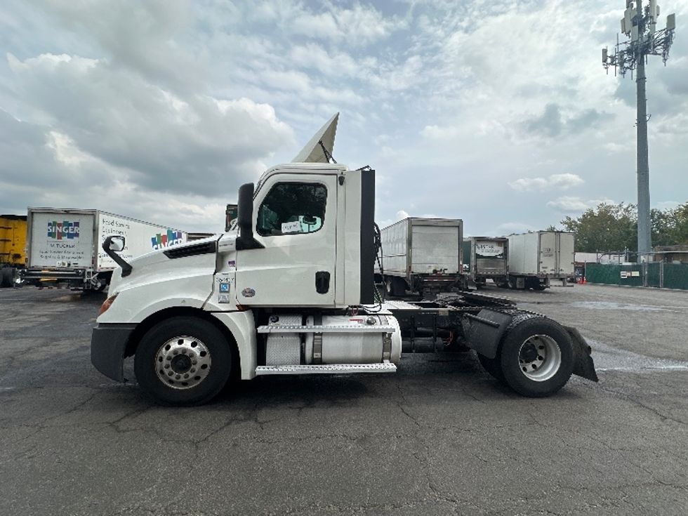 Day Cab Tractor-Heavy Duty Tractors-Freightliner-2020-T12642ST-Parsippany-NJ-517,231\n\t\tmiles-$ 30,250 - Image 4